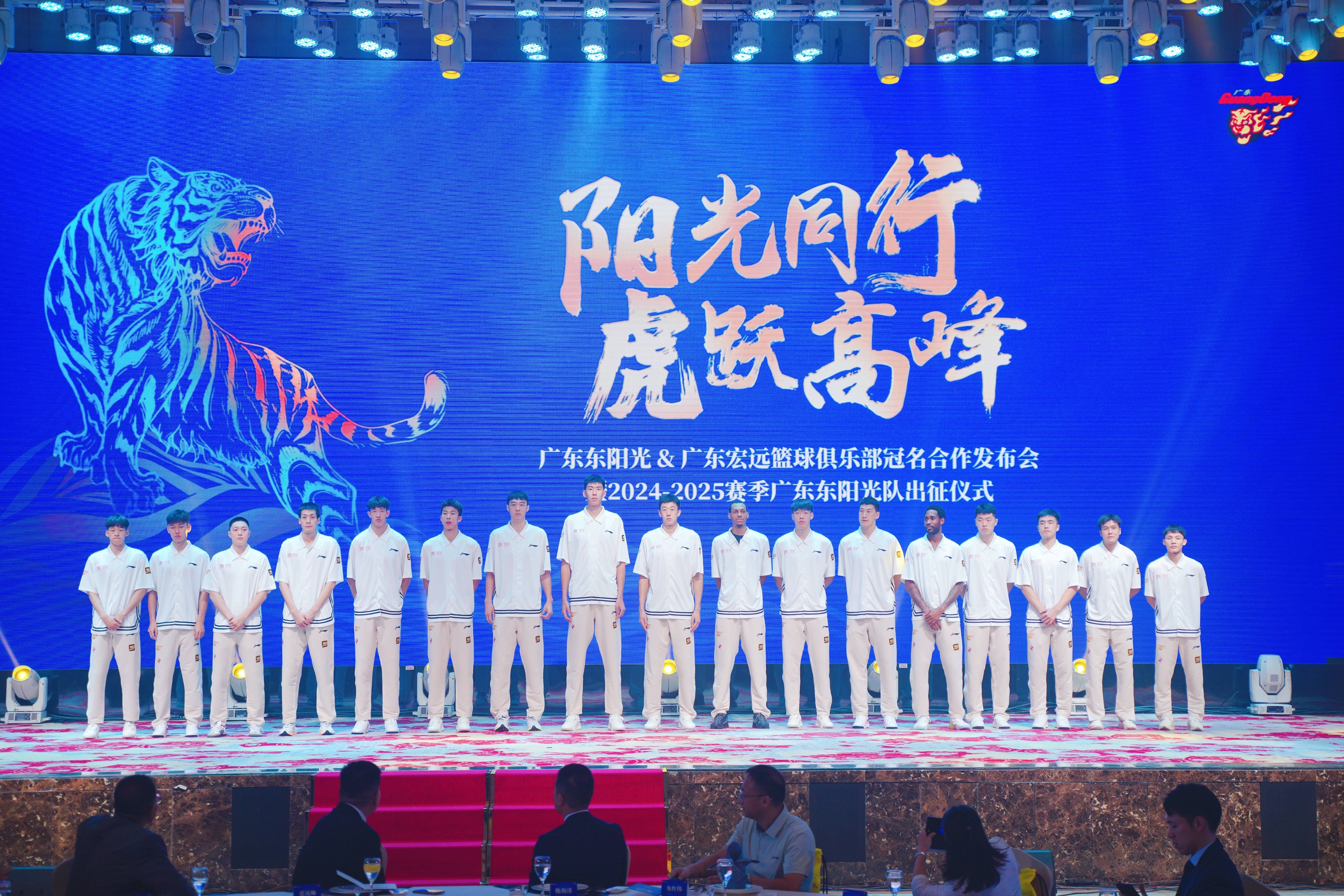 各支球队备战新赛季，期待新赛季开启