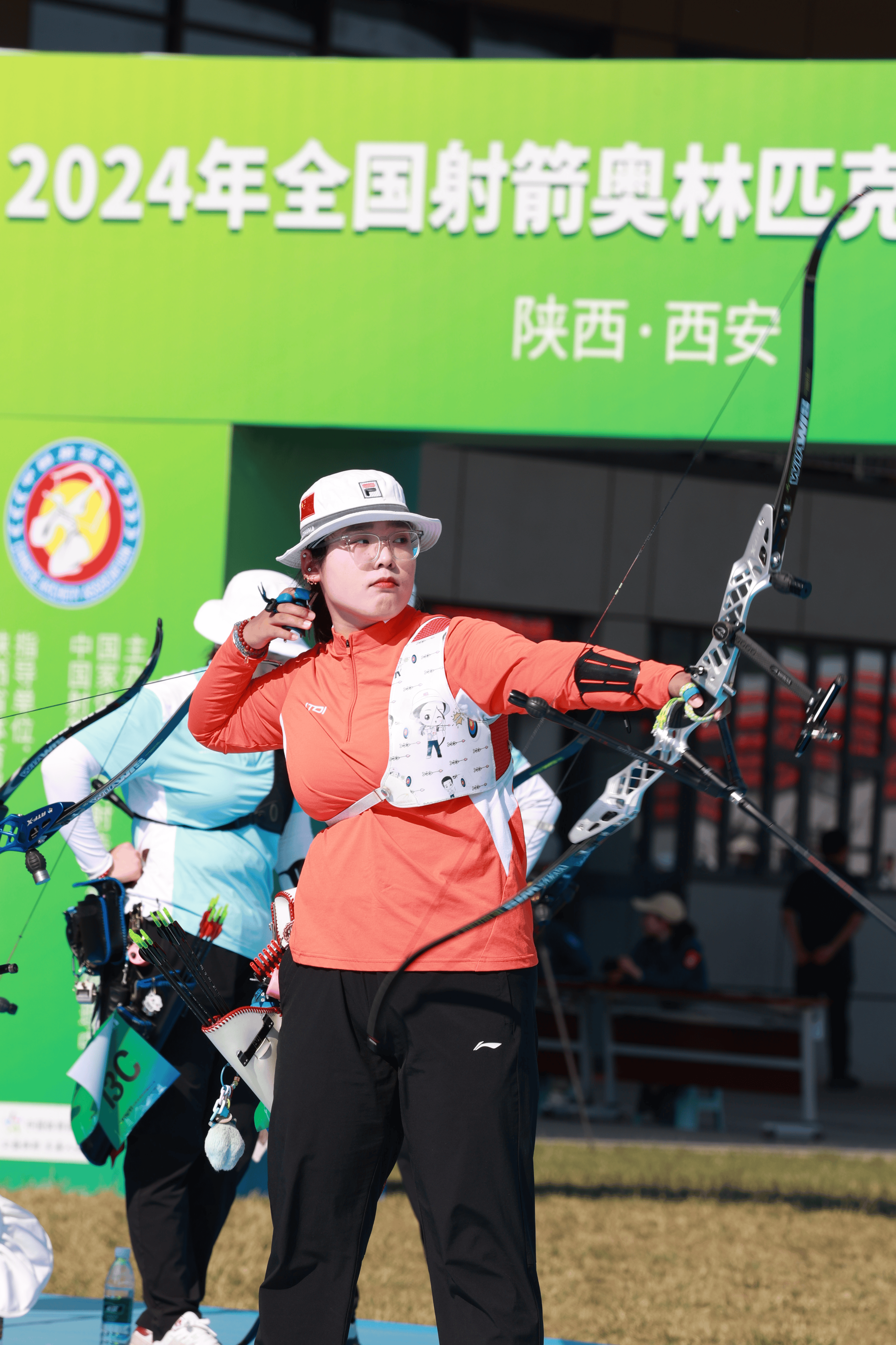 赛场激情迸发，射箭选手再登夺冠