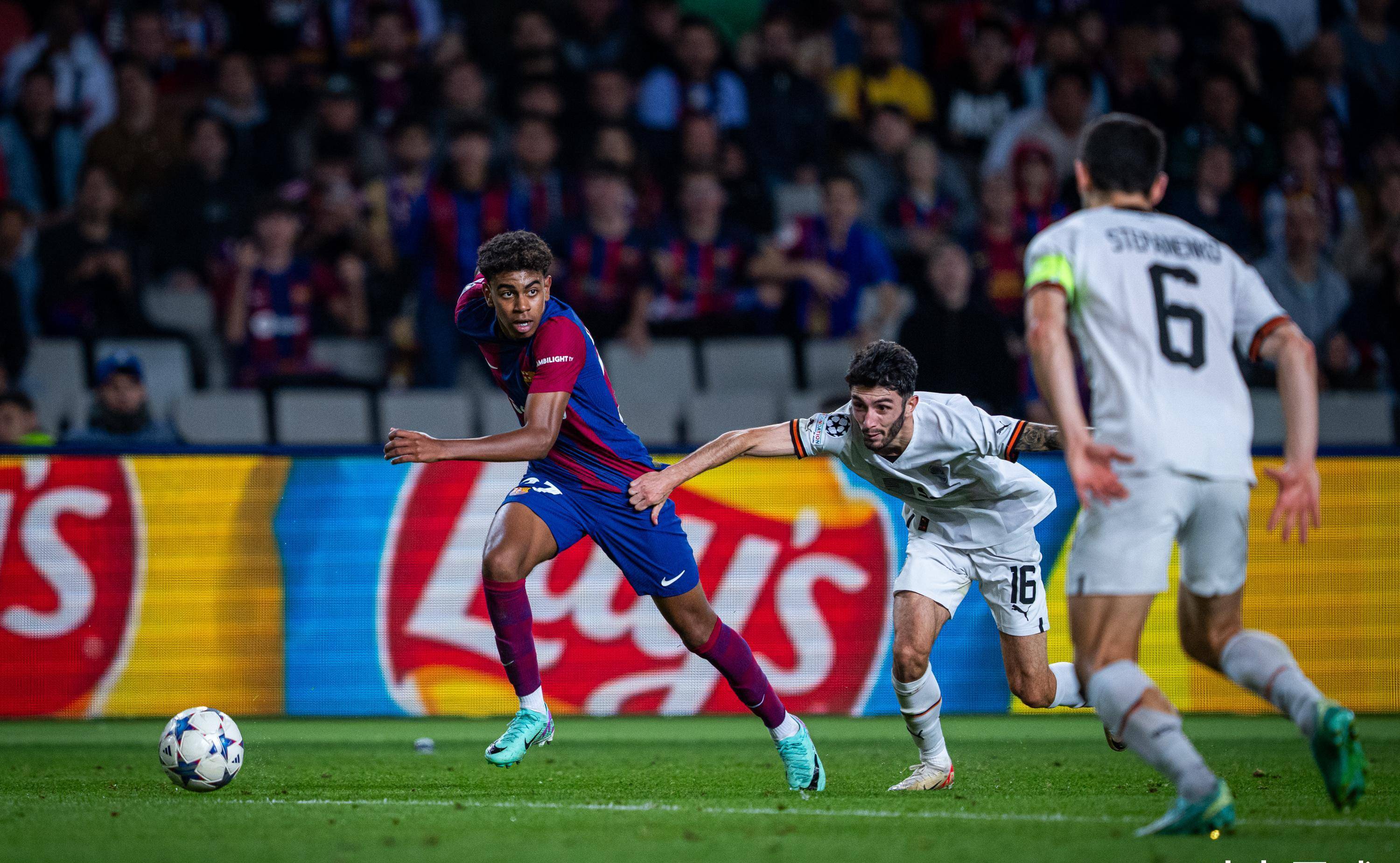 西甲联赛进入激烈争夺阶段,球队实力均衡 西甲联赛进入激烈争夺阶段,球队实力均衡