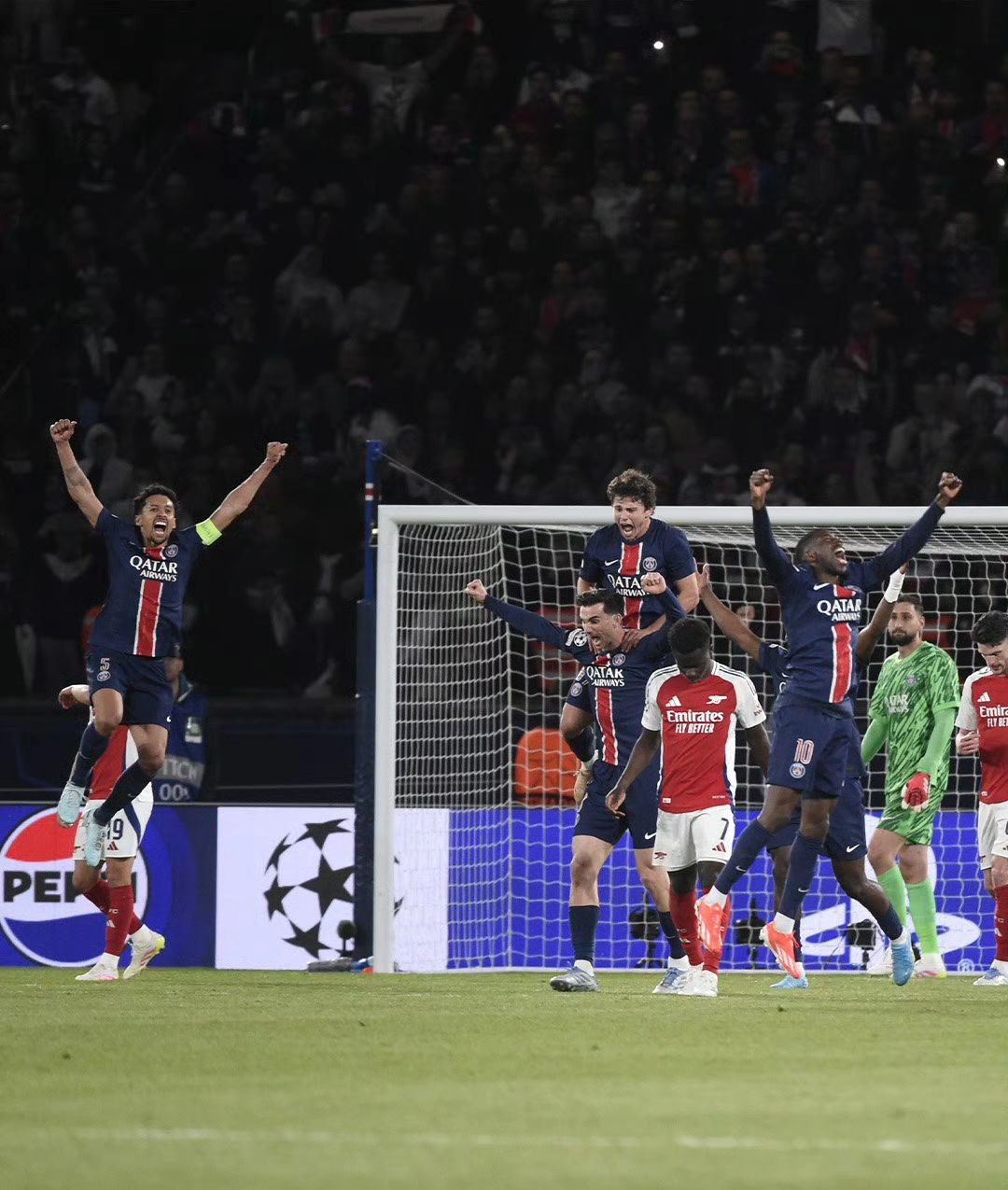 包含热刺意外负于对手，晋级希望渺茫的词条