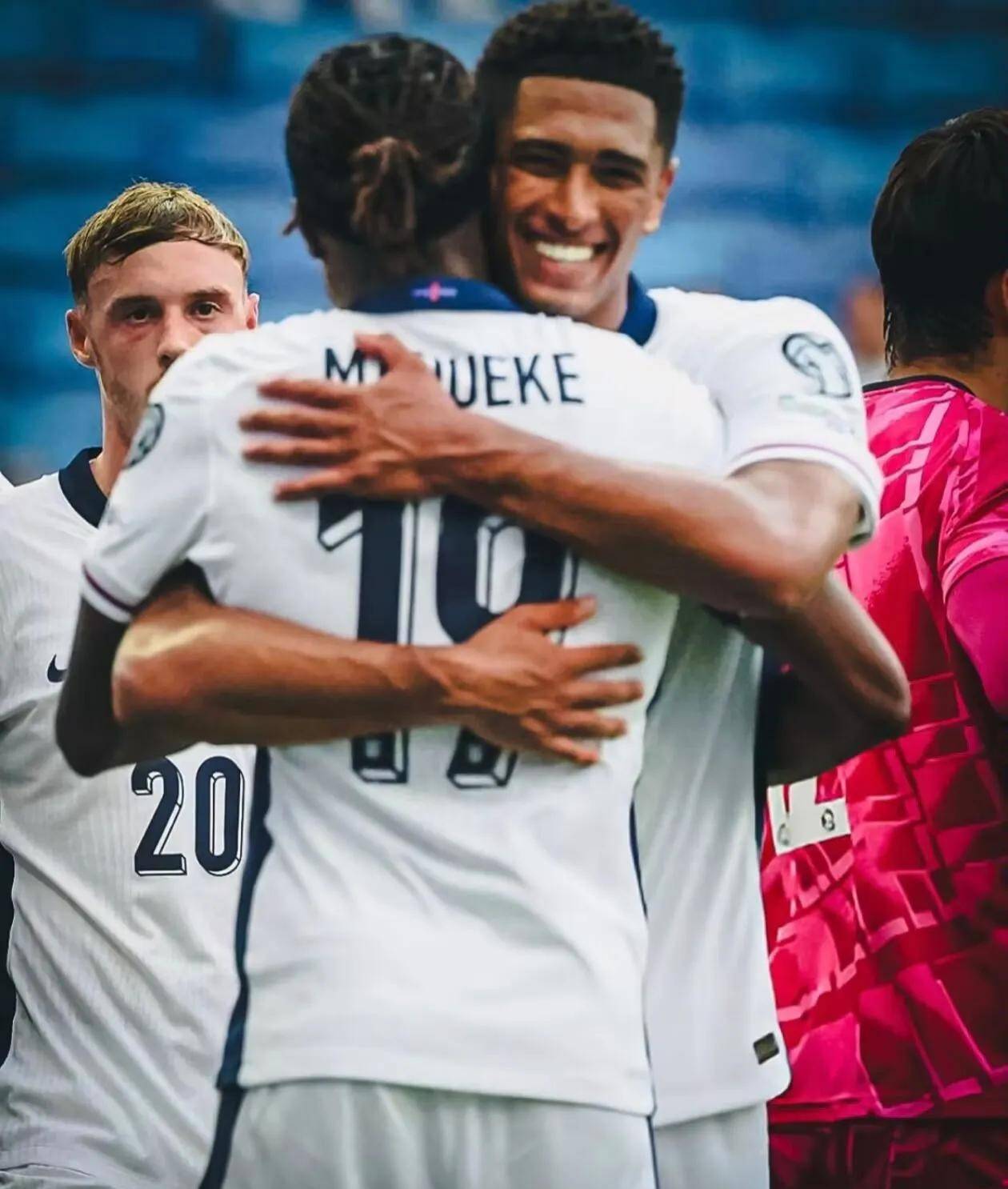 关于安塞姆布恩队在国际足球舞台上呈现出色表现的信息