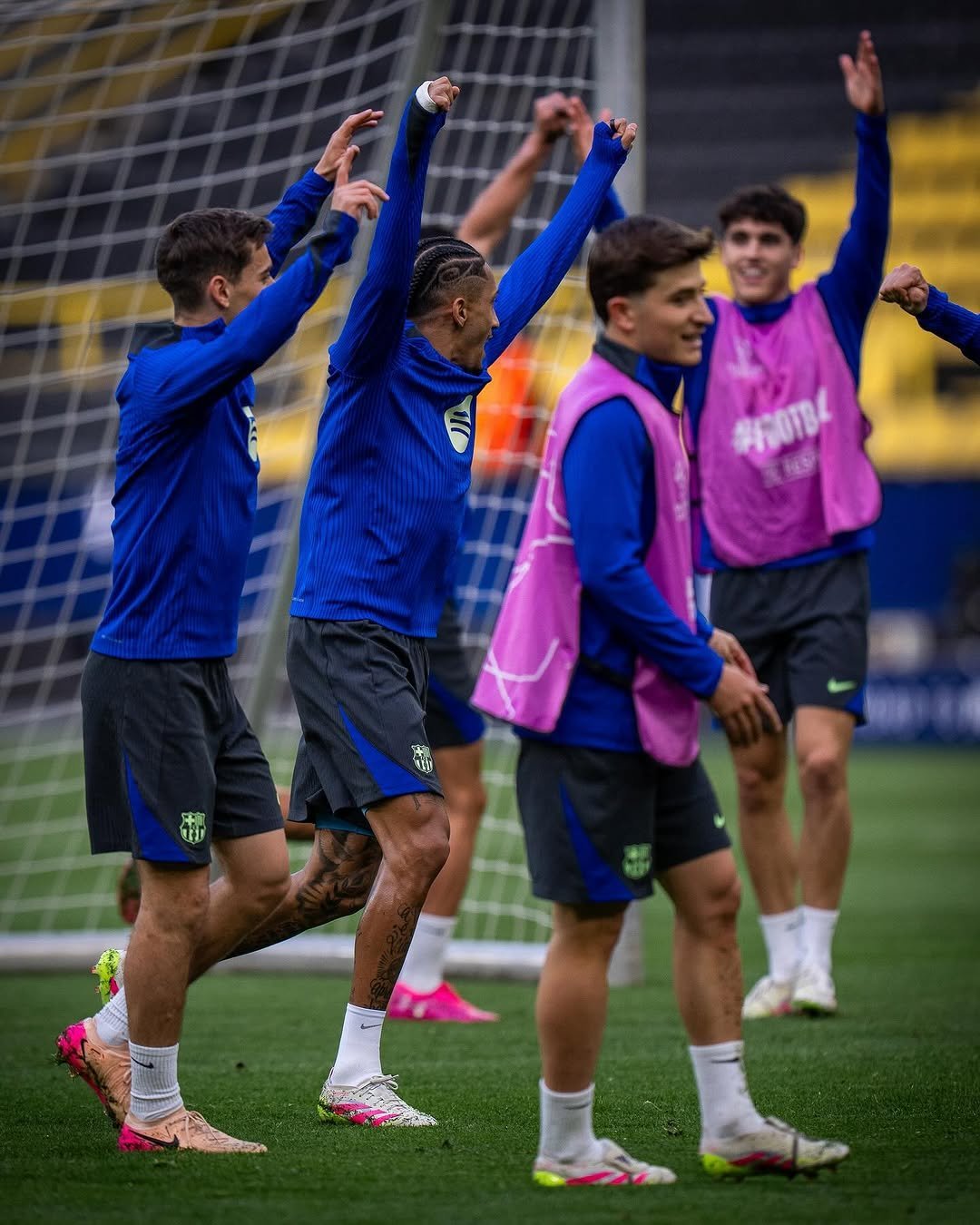 多特蒙德大胜,赢得球迷欢呼的简单介绍 多特蒙德大胜,赢得球迷欢呼的简单介绍