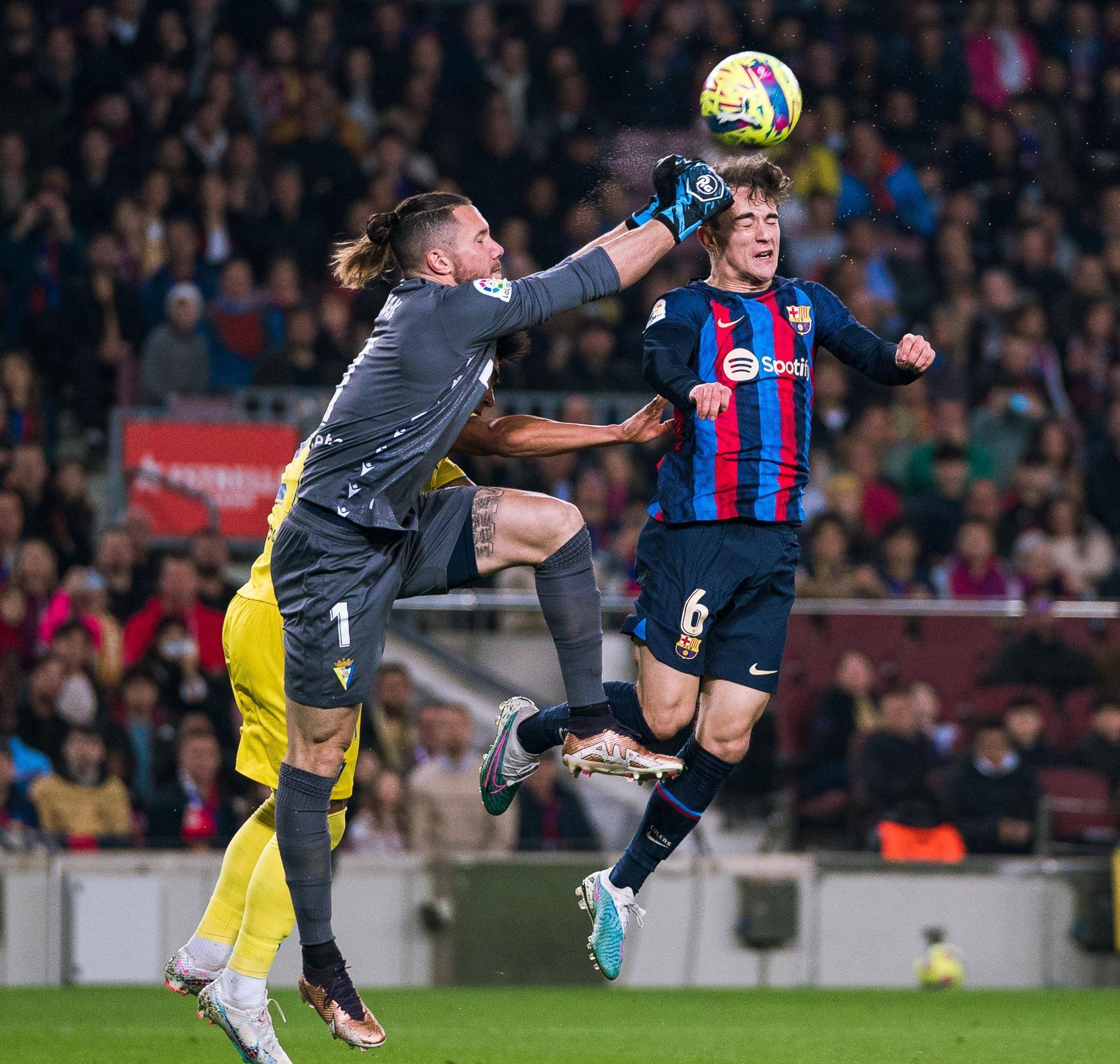 阿尔维斯入队，塞维利亚期待复苏