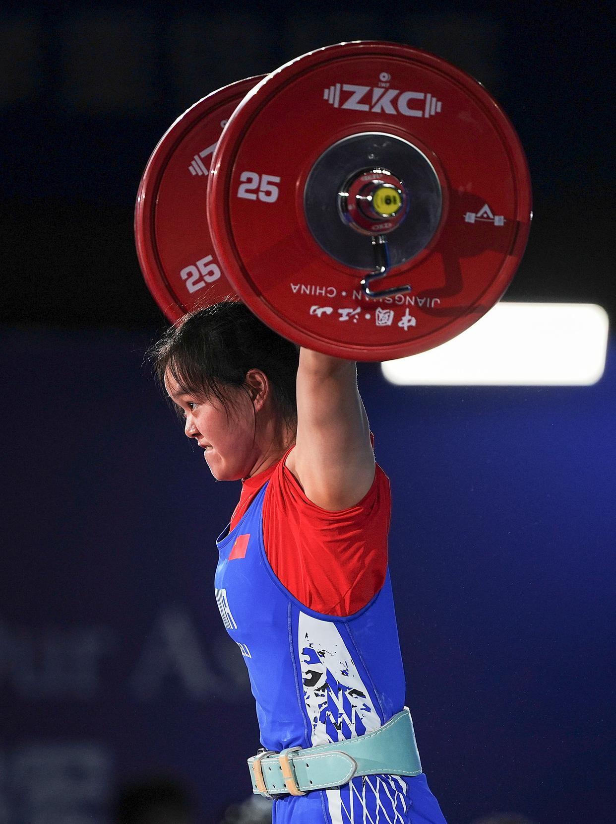 塞尔维亚举重运动员创造佳绩