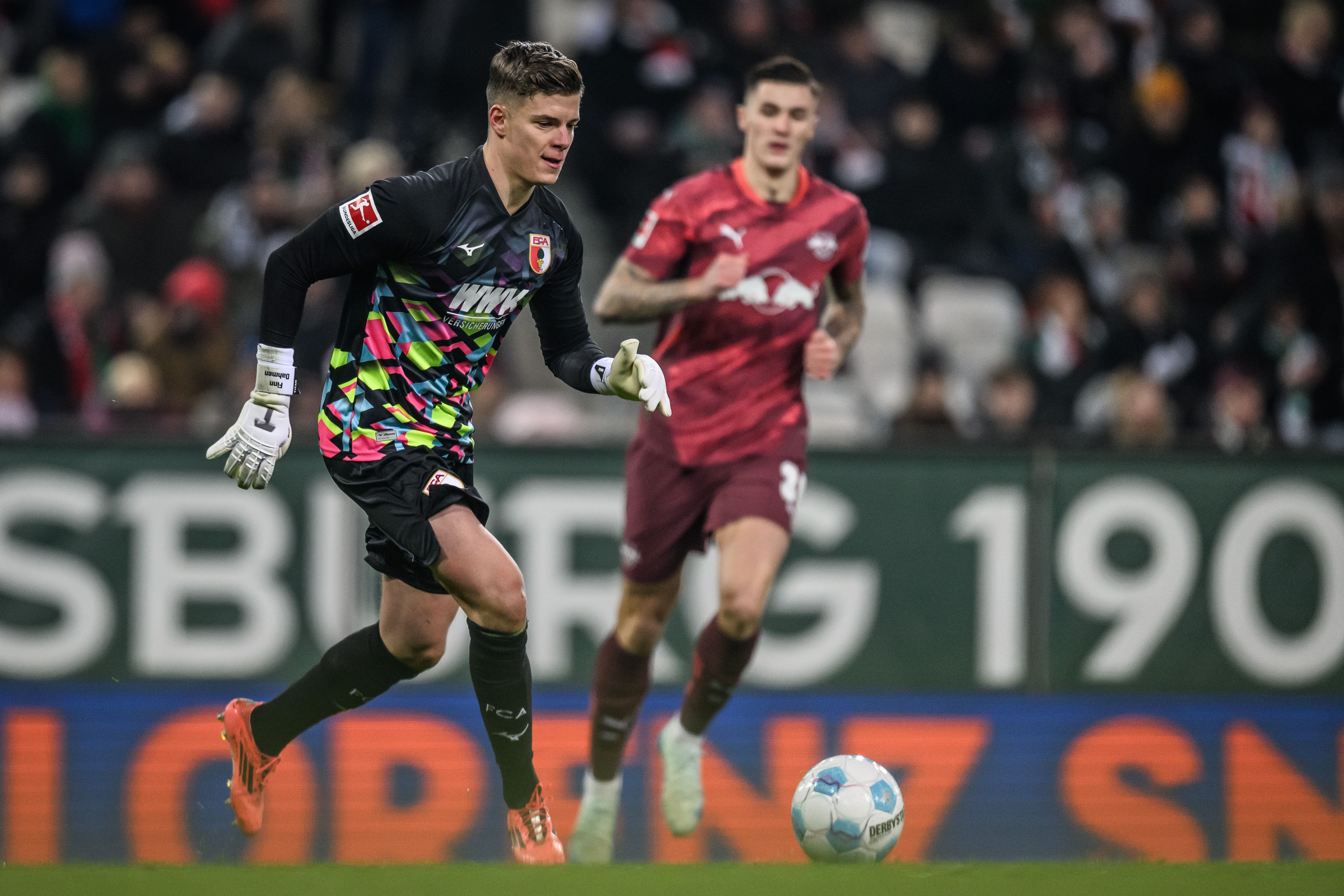 欧塞尔堡勇夺关键胜利，全队庆祝豪气十足