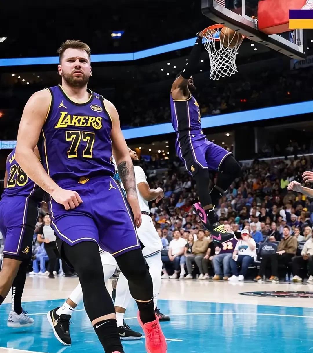 湖人轻取活塞，锋芒初现