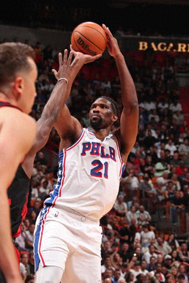 包含恩比德25+11领先热火的词条