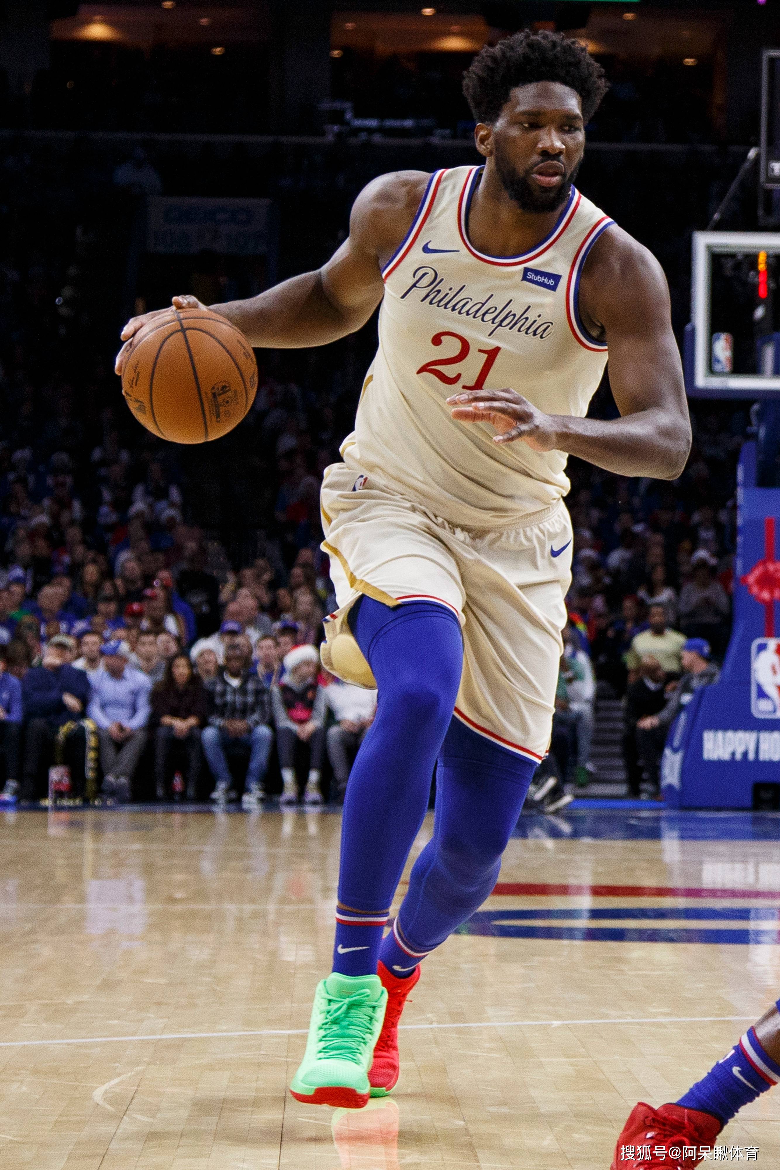 包含恩比德25+11领先热火的词条