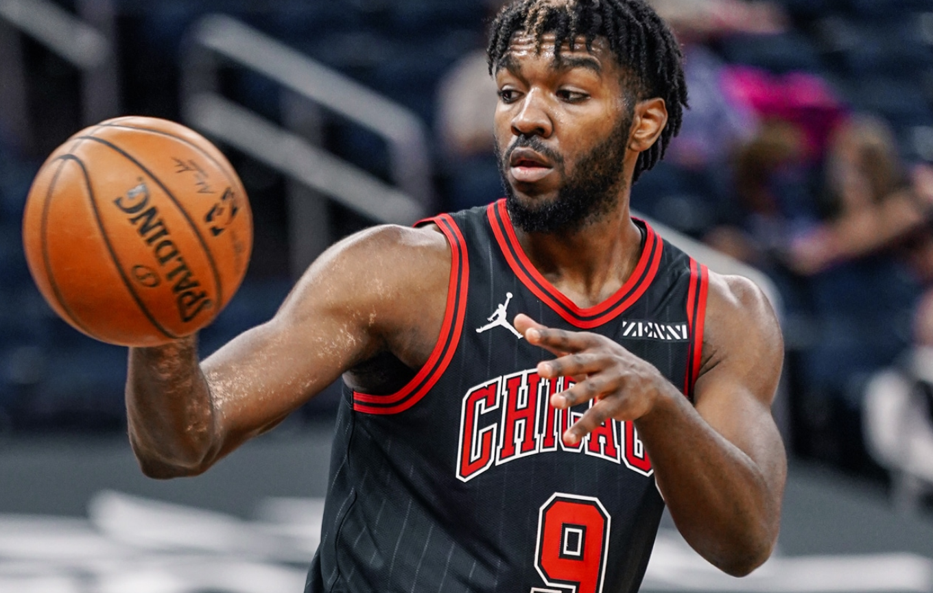 公牛逆转尼克斯，拉文取得关键球