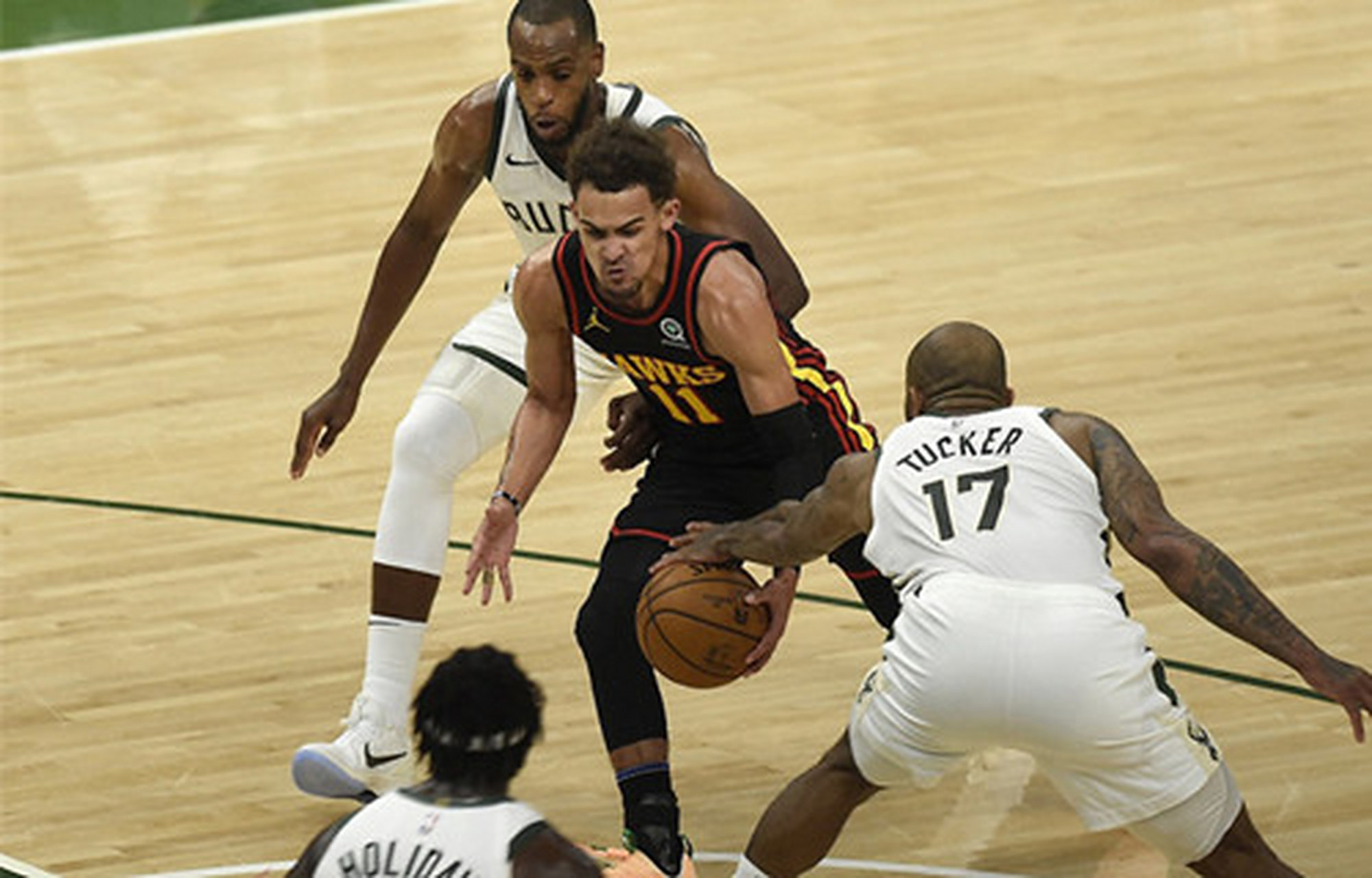 东部决赛惊险展开，雄鹿一分险胜老鹰迎来转机的简单介绍